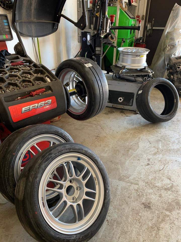 Remplacement et installation de pneus auto